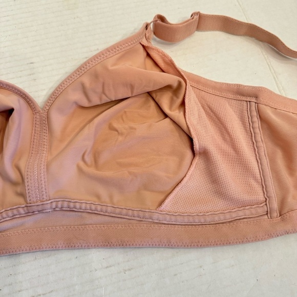 44C Breezies Bra Nude Rose Seamless Wirefree Support - Picture 15 of 16